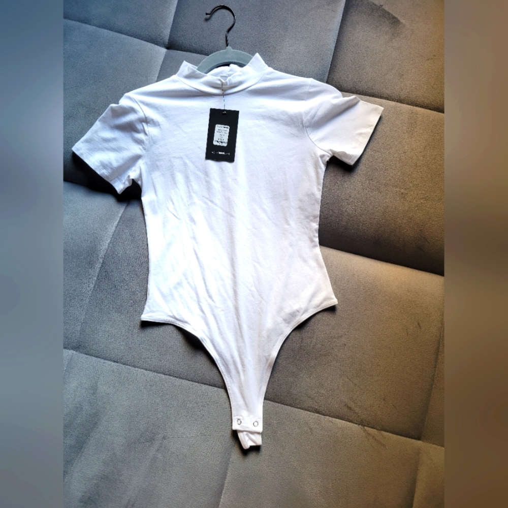 🆕️Fashion Nova Mock Neck Bodysuit/white